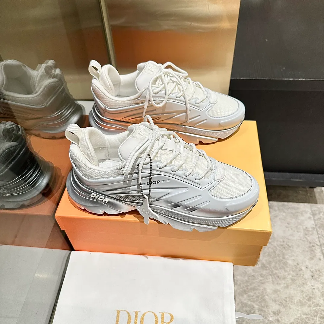 p680🐮🐮New to the Dior collection, these C'est Dior sneakers make a bold and stylish statement. Carefully crafted, the letters C and D are displayed on the sides of the upper for style, and the details add a touch of elegance. The lightweight two-tone Dior sole offers exceptional comfort and sporty appeal. Can add a stylish touch to any casual look. Christian Dior Paris signature on the tongue and sole. Two-tone notches feature Christian Dior's lucky star symbol. Women’s size 35-40, men’s size 38-45